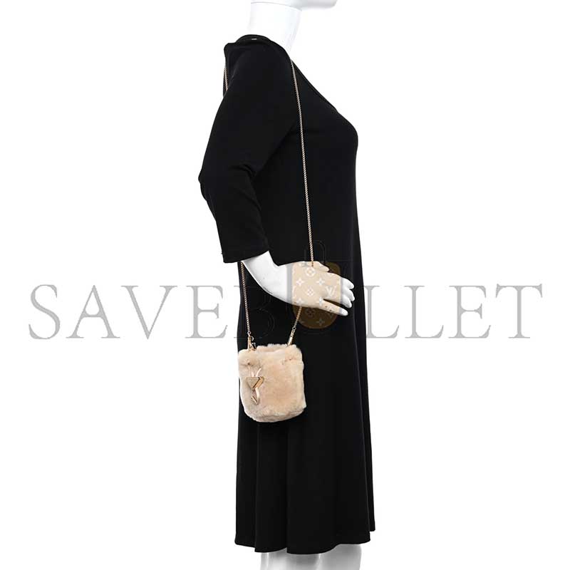 Pra*a ecru sheepskin mini pouch 1nr016 (9.5*9*6cm)